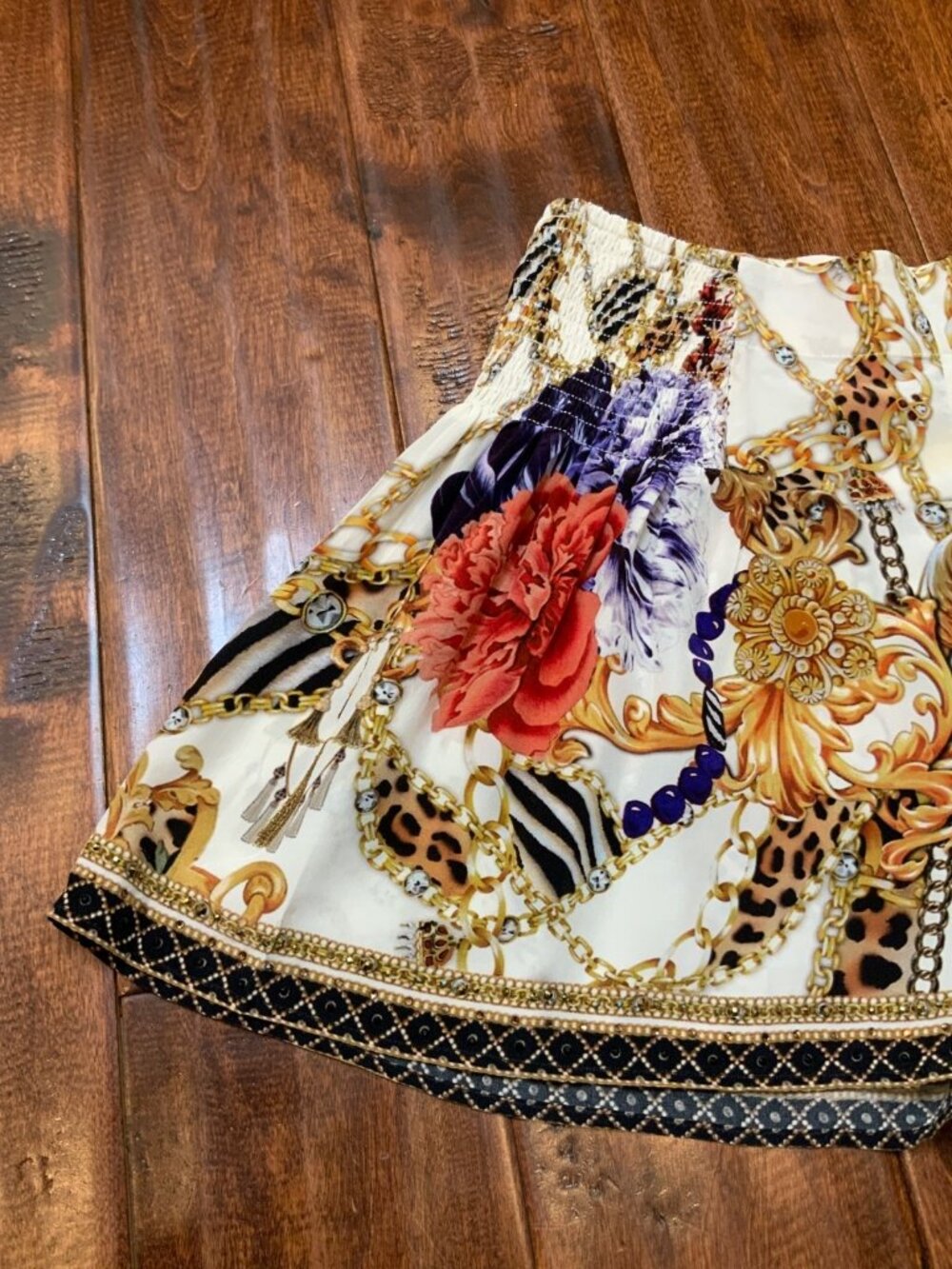 Camilla White Jeweled Reign Supreme Floral Silk Shorts, Size XS, NWT $400 - Picture 2 of 6